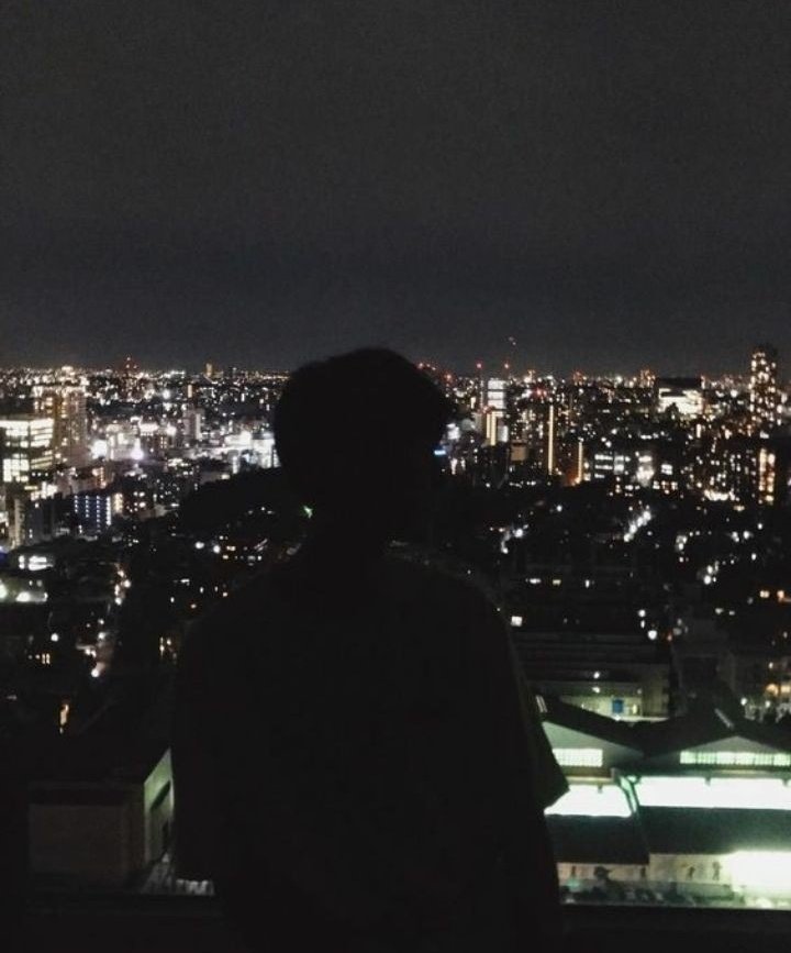 – Порой всем нам нужен отдых, будь то дела, учëба, работа или социум. Мне жаль, что я так резко пропал и отменил все концерты группы. Фанаты наверно расстроились.. Не знаю, я ещë не проверял сообщения.

Иногда бывает тяжело, но я верю в вас. Вы все справитесь с трудностями.