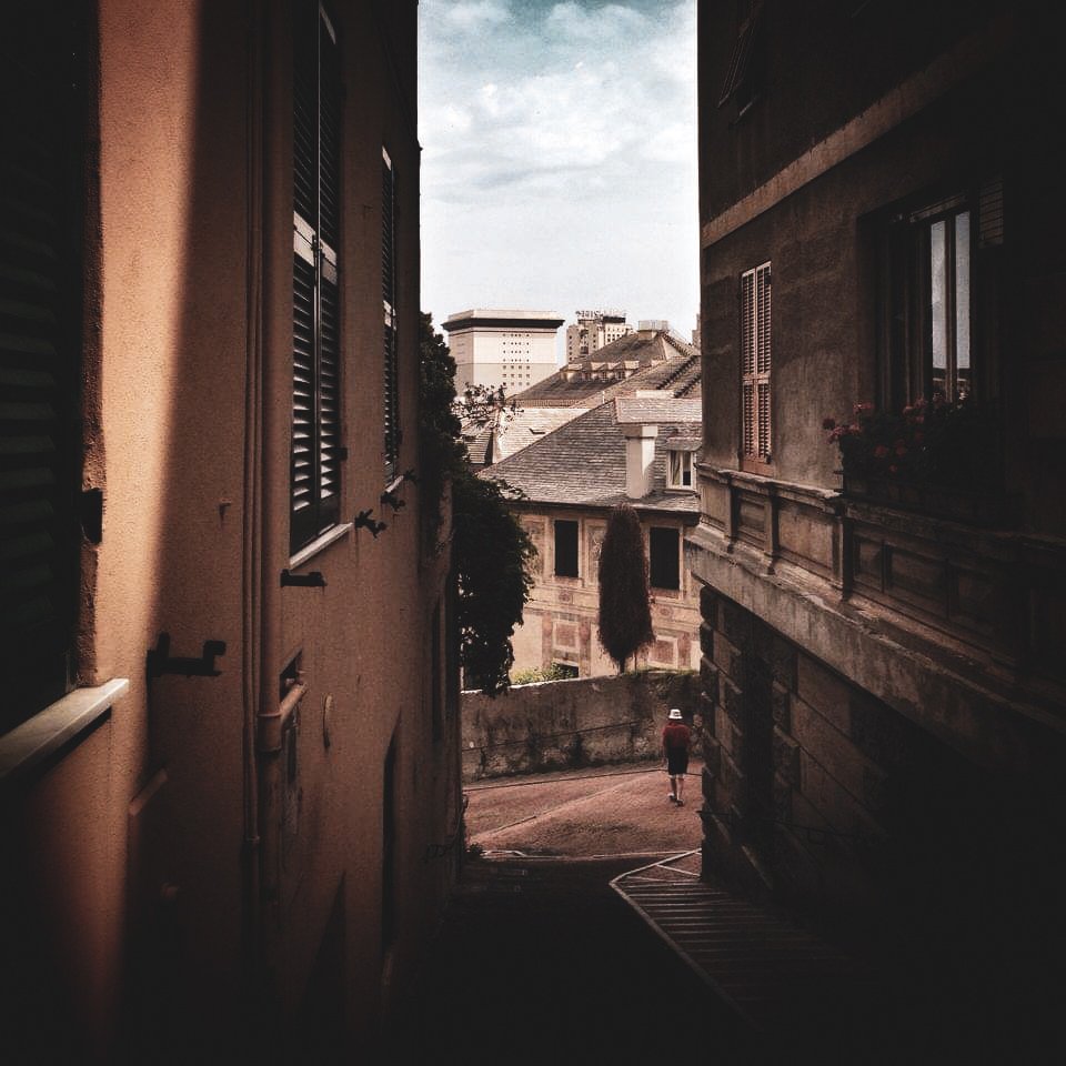 claireingelow's tweet photo. The highest form of love is to be the protector of another person’s solitude."
~ #RainerMariaRilke
#Genova
#streetphotography
#oldshot https://t.co/gxRPhgVyWx
