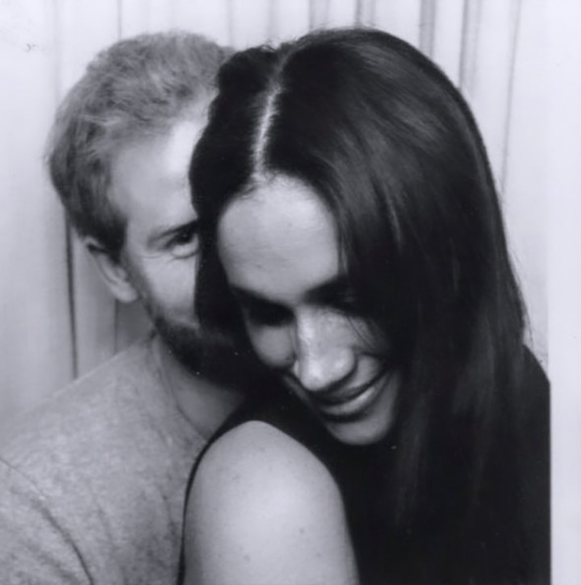 claireXanda's tweet photo. Happy #SuitsDay #SuitsOnNetflix #MeghanMarkle did that ๐๐ฅ and we were ready to risk it all and so was #PrinceHarry ๐คญ๐ฅ https://t.co/TDgFalK5Vf
