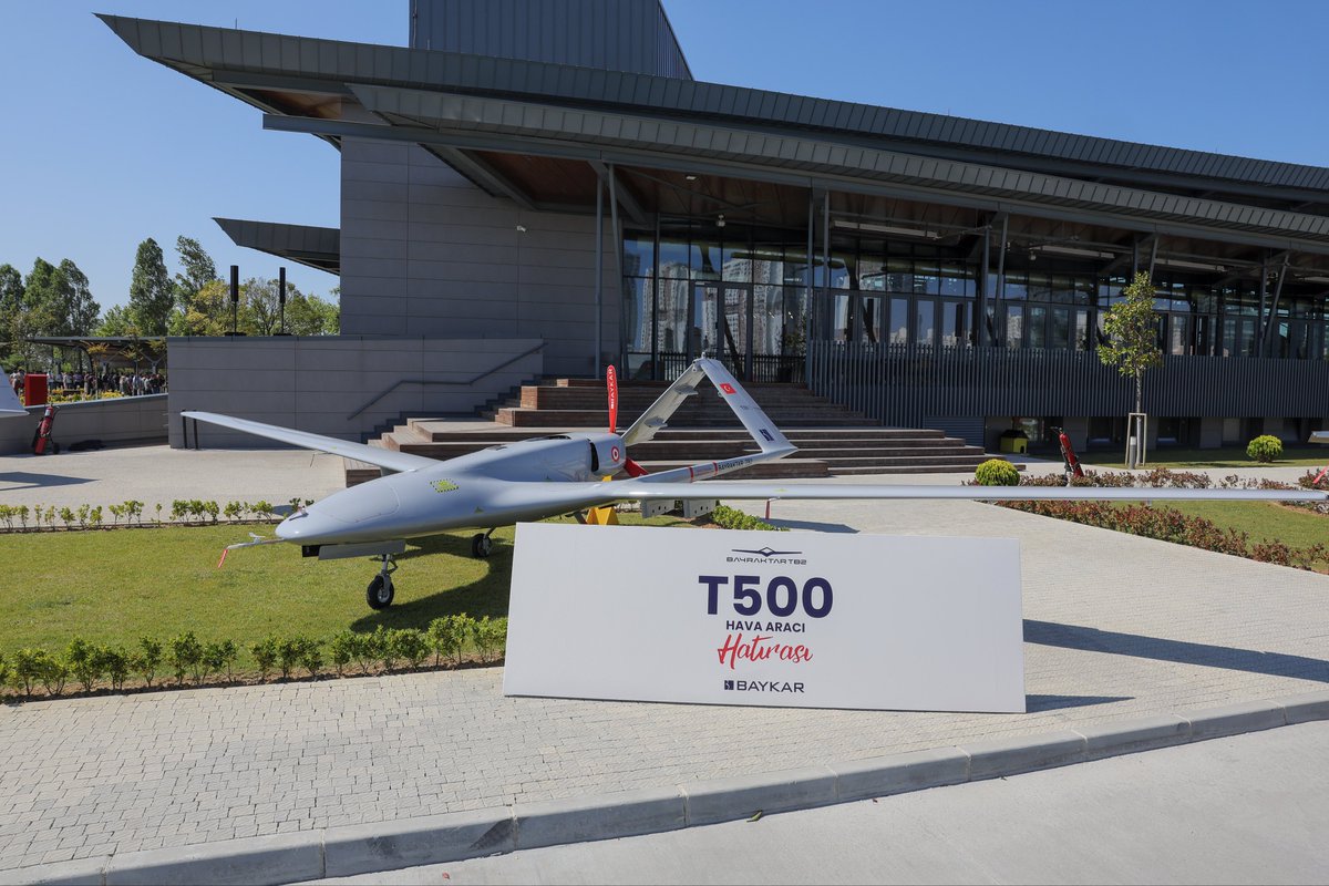 500’üncü Bayraktar TB2 SİHA üretim hattından çıktı!

— BAYKAR, yaklaşık 9 yılda 500 adet Bayraktar TB2 SİHA üretti. 

— Üretilen SİHA’lar; Suriye, Irak, Libya, Karabağ ve Ukrayna başta olmak üzere birçok farklı çatışma sahasında kendilerini kanıtladılar. 

— Şu ana kadar ise