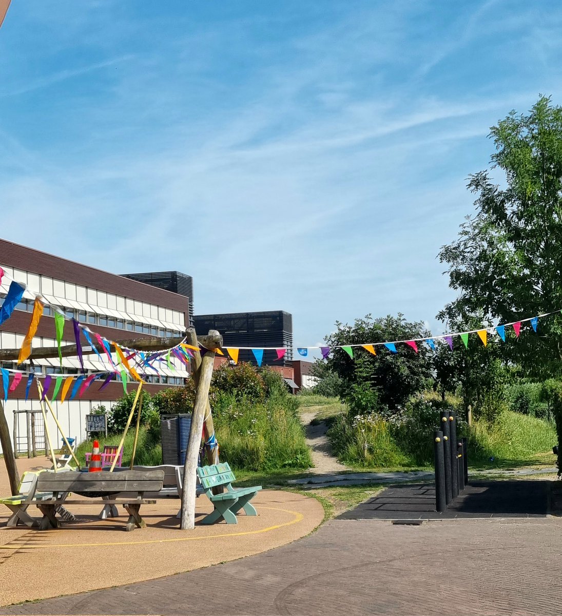 School is looking Summer Fair ready for tomorrow. Bring on the 🌞 <a href="/BSNetherlands/">British School (BSN)</a> <a href="/BSNJSL/">BSN Leidschenveen</a> <a href="/BSN_SSL/">BSN Senior School Leidschenveen</a> #BSNcommunity