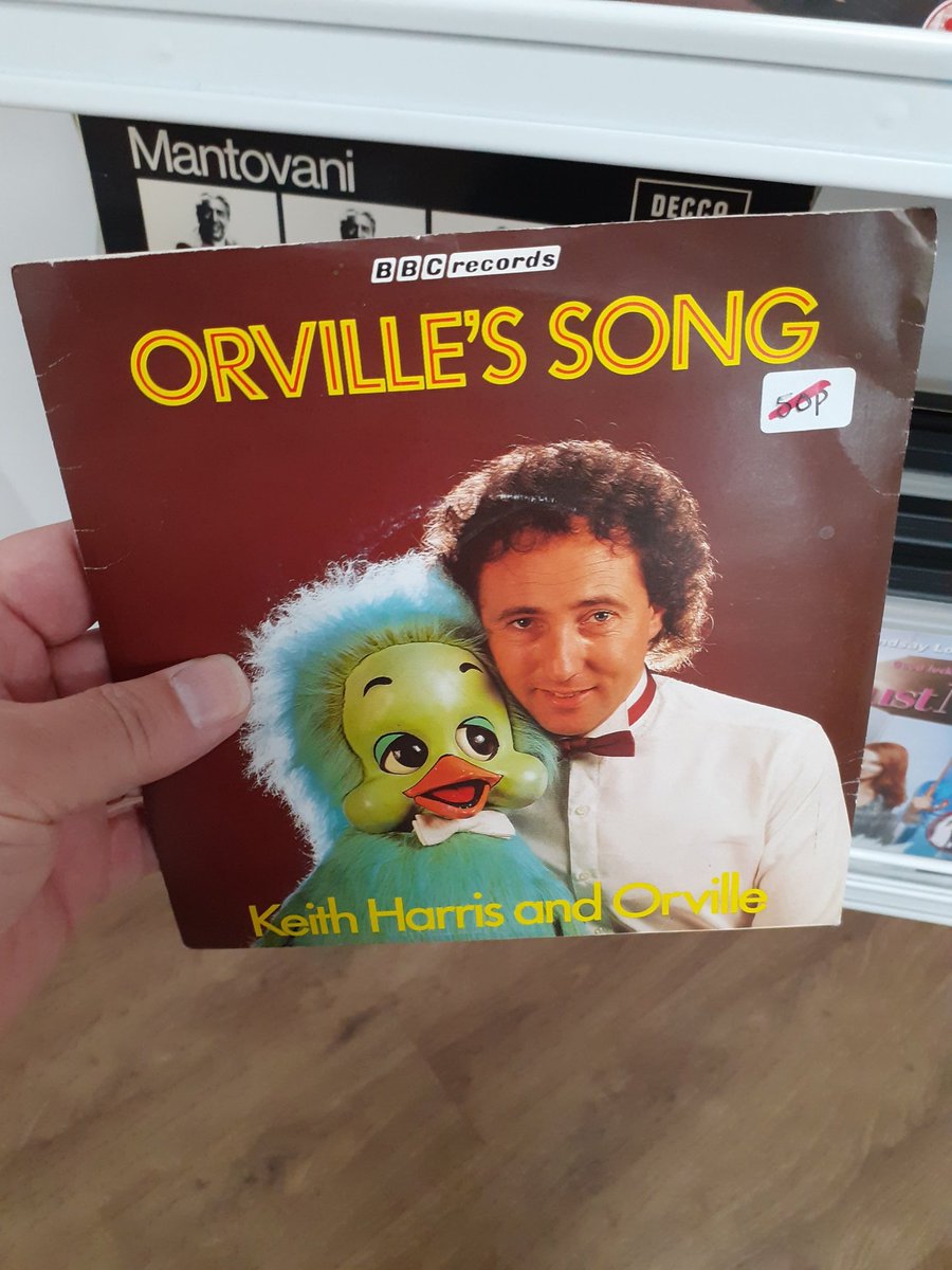 Checking out some chazza shops in Toon at lunchtime, think we've hit an all time low. That's Orville i hear you shout, No that's awful.
#KeithHarris #singles #vinyl #vinylrecords #vinylcommunity #FridayThoughts #FridayFeeling #FridayVibes #charityshop 
🙏❤✌