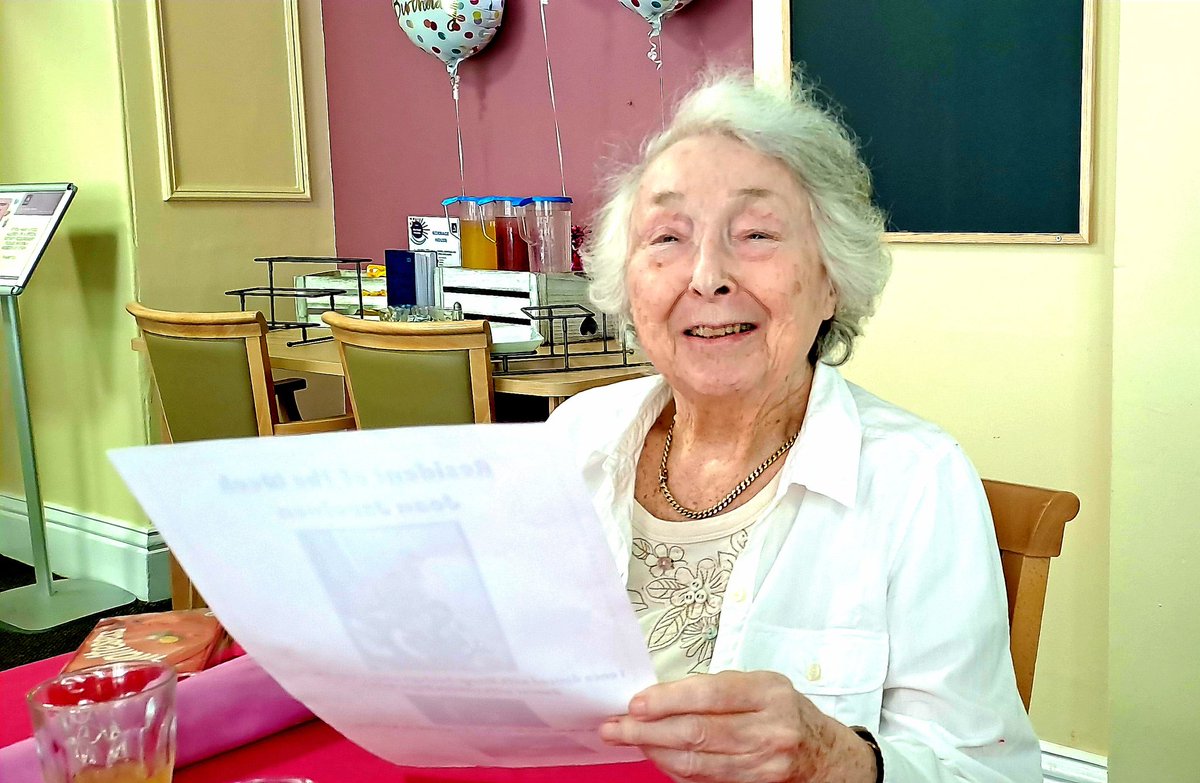 BorrageHouse's tweet image. #Celebrating our beautiful Joan 💖  🥰 Joan shares such amazing #memories about when she #danced with The  Royal #ballet  with Margot Fonteyn &amp;amp; Rudolf Nureyev 🩰💞  @AnchorLaterLife @Ballet @RudolfNureyev  @margotfonteyn_ @minahan153 @SweetShotSnaps @StarFabricCare @MaltesersUK