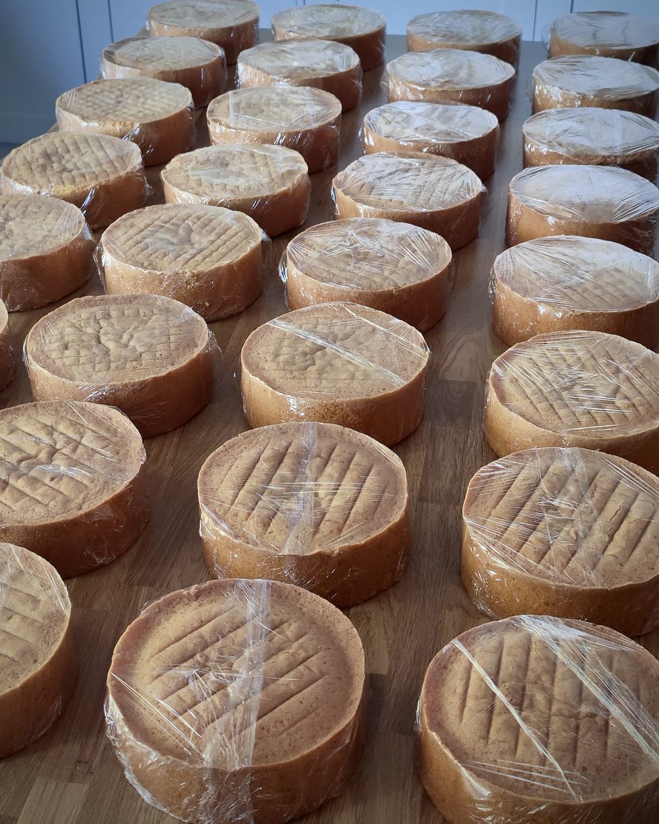 RobBGUK's tweet photo. Busy day of prep for this weekendβs classesβ¦ canβt wait to get started tomorrow!
#bakingprep #classprep #cake #cakes https://t.co/YcdNzXJIUI