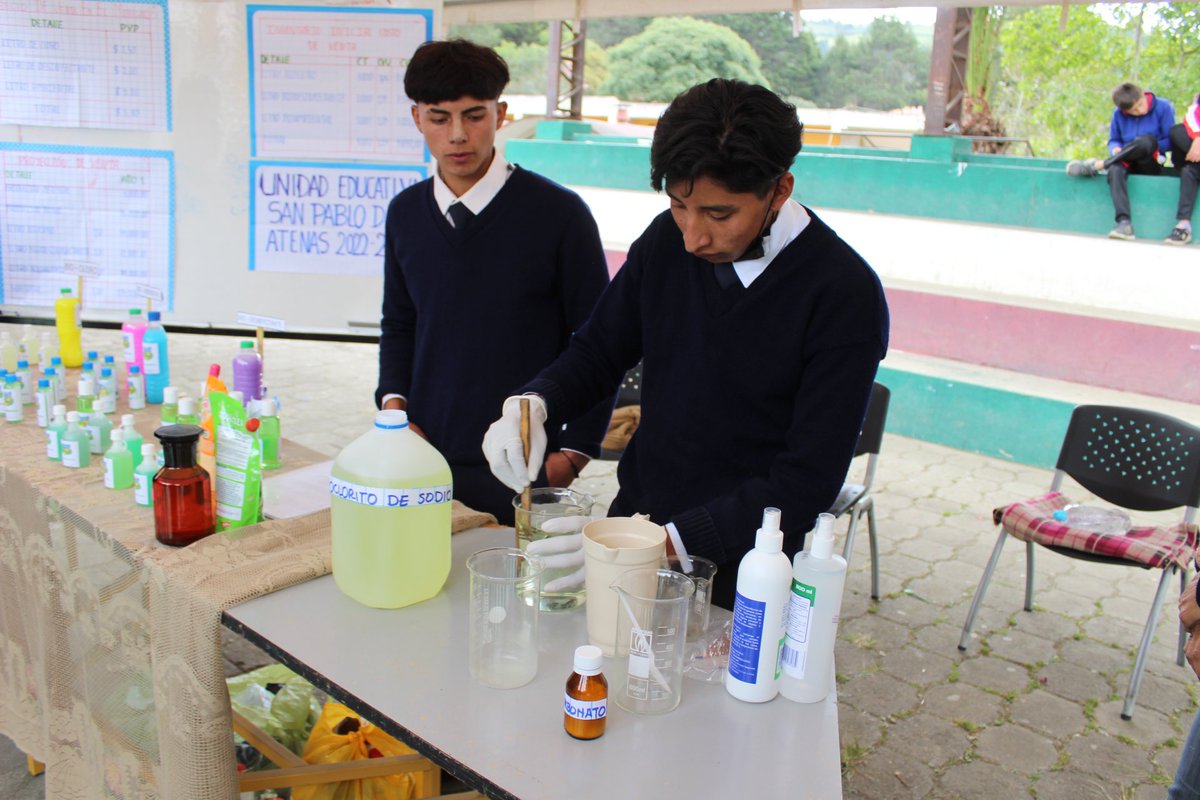EducacionZ5_Ec's tweet photo. HOY | ¡Nuestros estudiantes demuestran sus conocimientos y habilidades!

En “Feria Exposición Bachillerato Técnico - Redes de Fortalecimiento de Bachillerato Técnico (REDTEC), 9 instituciones del distrito Chimbo-San Miguel dieron sus propuestas de #ProyectosEducativos. https://t.co/z8BeOWRfzp