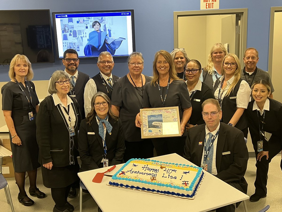 40 YEARS 💃🏽🎉✈️ AT UNITED CONGRATULATIONS LISA MCI is so lucky to have you ! You’re truly amazing . Let’s Celebrate #ThatsALongTime #BeingUnited #anniversary #40Years @Fly_KansasCity @espresso613 @DJKinzelman