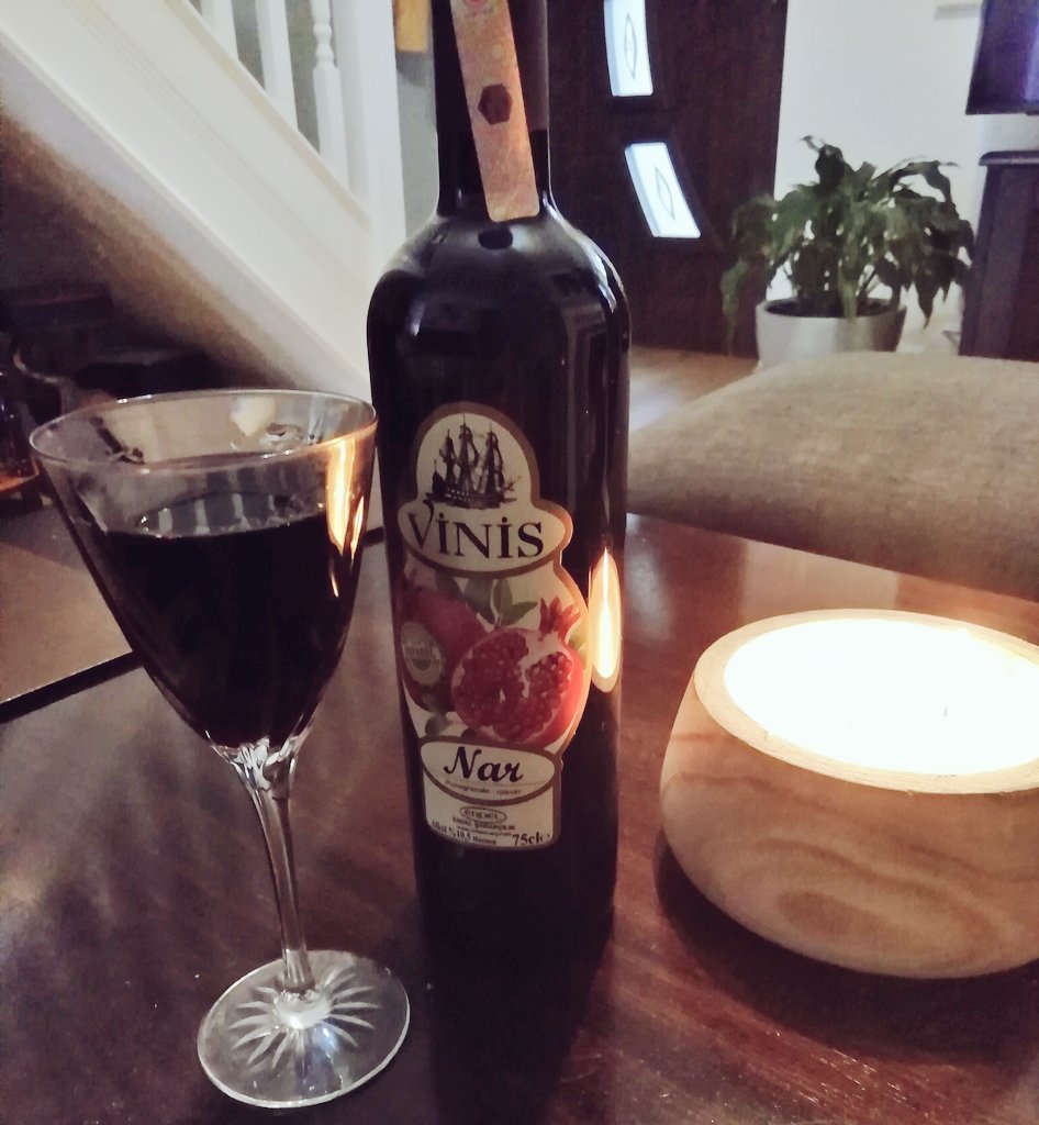 MagdalenaSzomb1's tweet photo. Cheers Twitter...🥂
Enjoy your evening!
#Vinis #Nar #PomegranateWine #TurkishWine 🍷🥰 https://t.co/bEJoucCyx3
