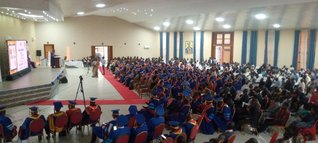 DemesterMaloba's tweet photo. Lubumbashi : La santé et l'environnement étaient o centre des débats et des discussions.Des scientifics venus de différents horizons ont o cours d'1 colloque international organisé par l'UNILU, réfléchi sur la santé et la gouvernance urbaine qui devenus un défi majeur pr l pays. https://t.co/6mRQxHBHP2