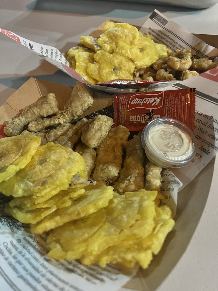 linnecastillo's tweet photo. @Ersq_9 3.50 también😋😋😋 en El Capitan fresh fish (un carrito en el parque herrera) https://t.co/8L5tYqv1nY