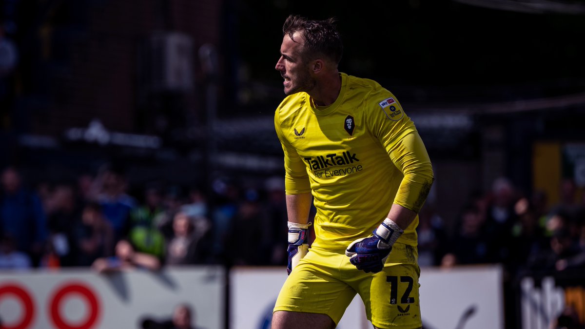 SalfordCityFC's tweet photo. 2⃣ more years of this guy 😍 https://t.co/uBR7qDpqQ7