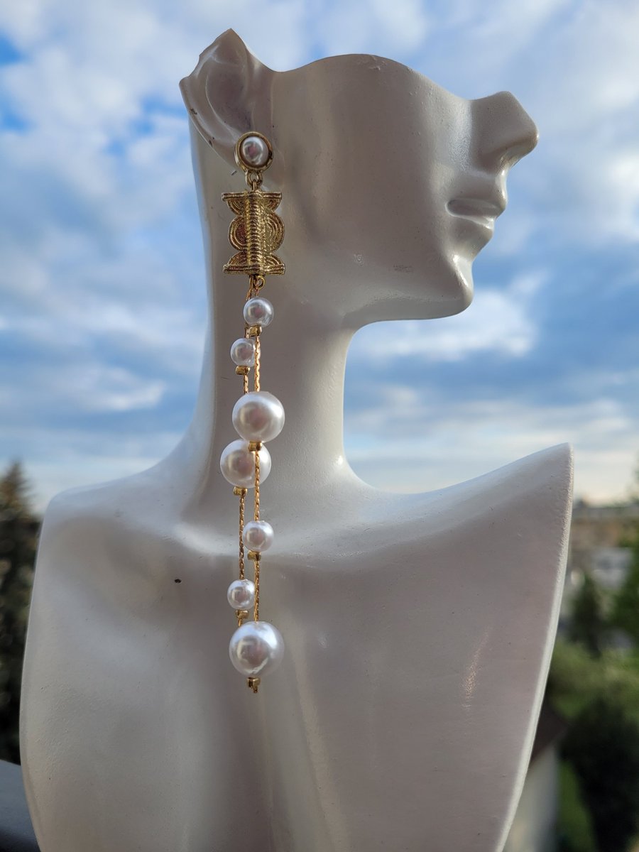 NJcrea226's tweet photo. Après quelques mois de pause, nous vous présentons la collection "Perlicious". Un mélange de perles et de poids Baoulé. 
En espérant que vous aimerez cette collection remplie de simplicité comme d'habitude😊
Pour Toutes vos commandes veuillez nous contacter inbox Twitter /Insta https://t.co/3eBwEu6EcO