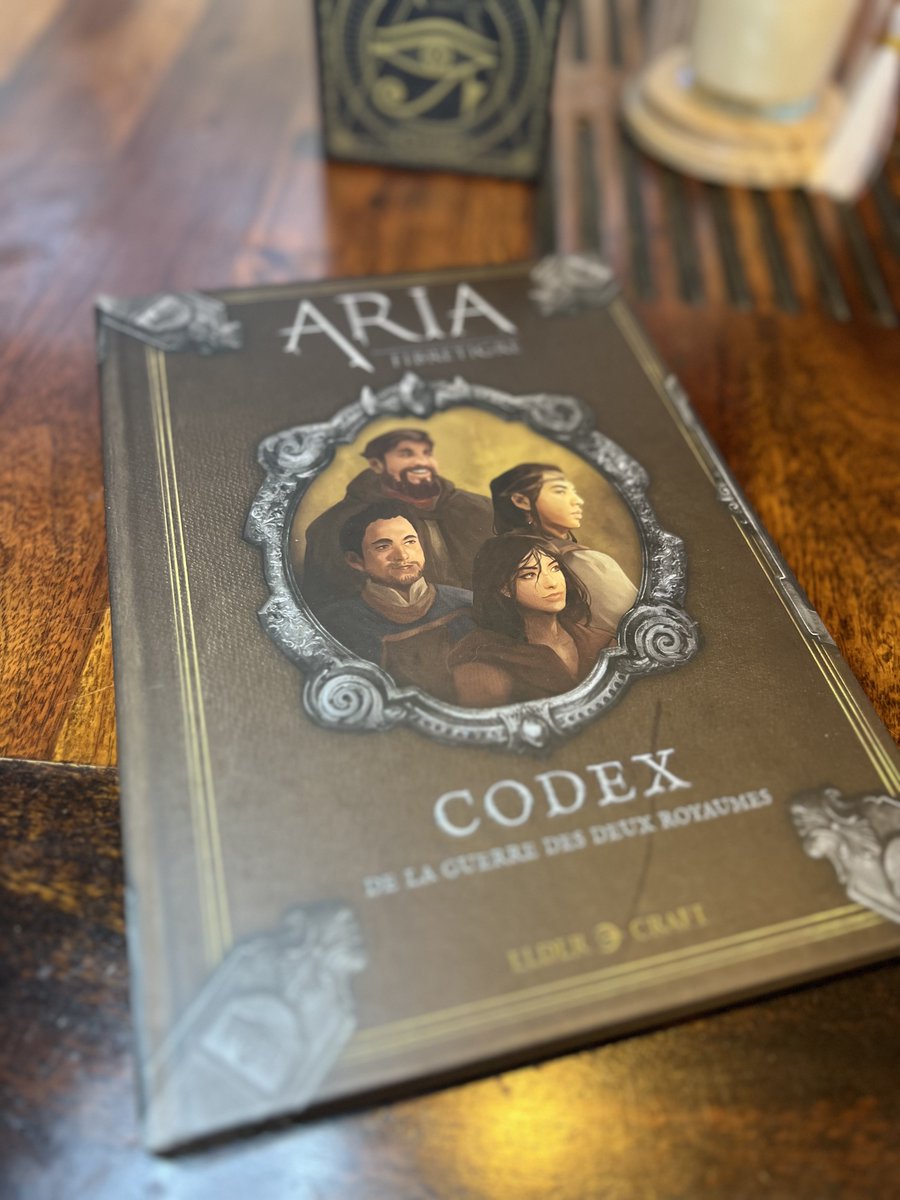 _Elder_Craft_'s tweet photo. Vous êtes nombreux à nous demander de voir le contenu de la Game of Rôles Collection. Sous vos yeux ébahis, voici le « Codex de la Guerre des Deux Royaumes » et quelques photos de ses pages intérieures… https://t.co/VDG7rlwQSF