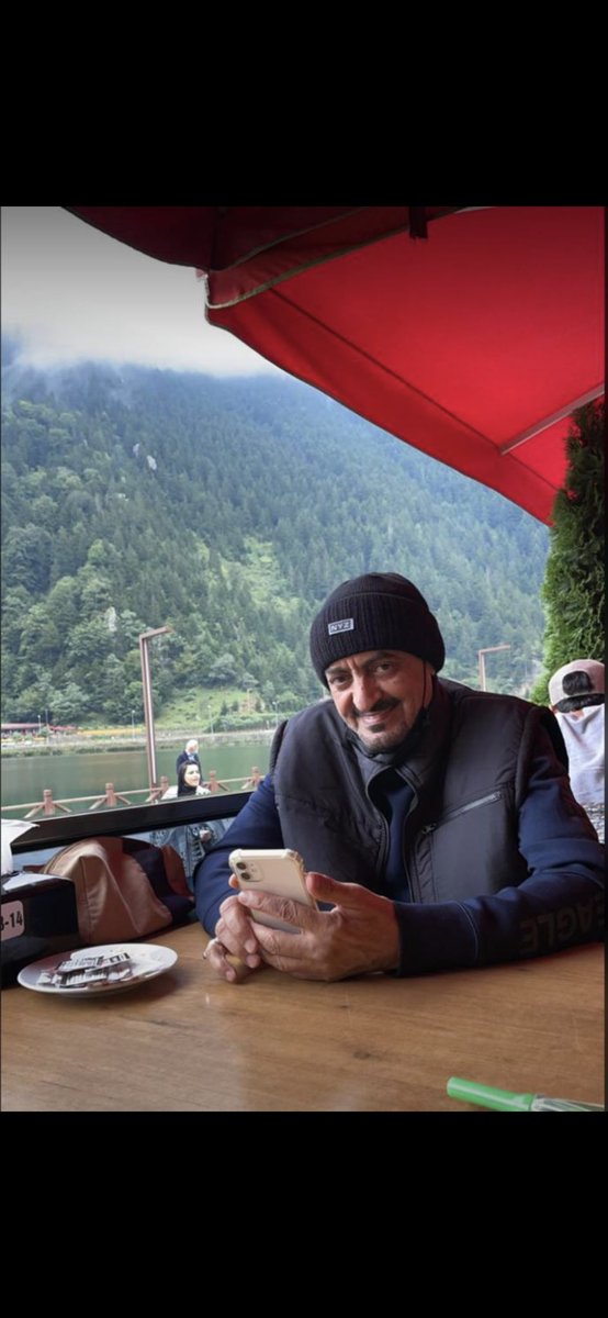 طبيعة خلاّبه وجو مايل للبروده ورجل بكامل عتاده الشتوي تحسبًا للبرد ،، قديكون صاحبنا اومشابه له ٩٠/بالميه . مدري؟؟؟