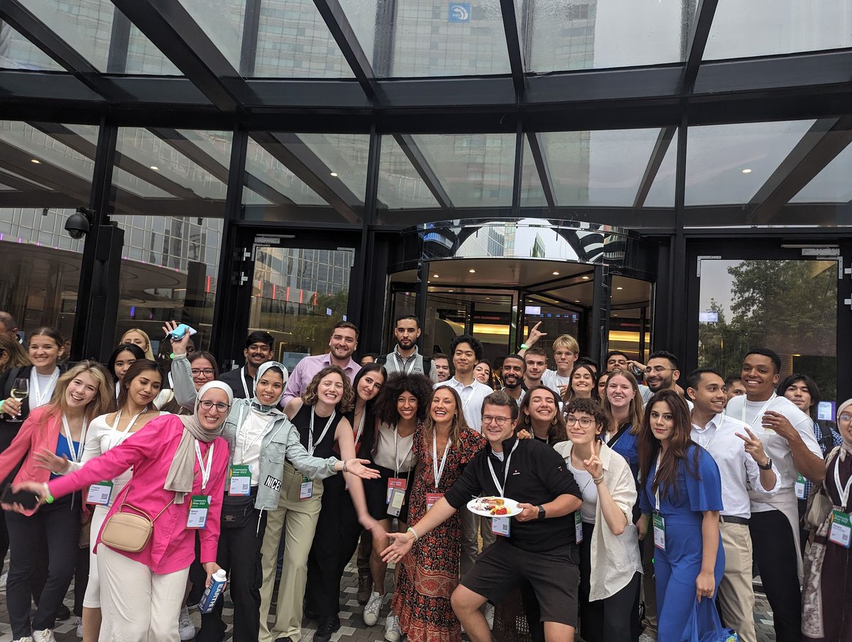 googledevs's tweet image. 👋 Welkom!

The #GoogleDeveloperStudentClubs community joined devs at the I/O Connect event in Amsterdam to have hands-on experiences, see live tech demos, get answers from Google experts, and meet other developers.

Grow your dev community → goo.gle/io23-community…