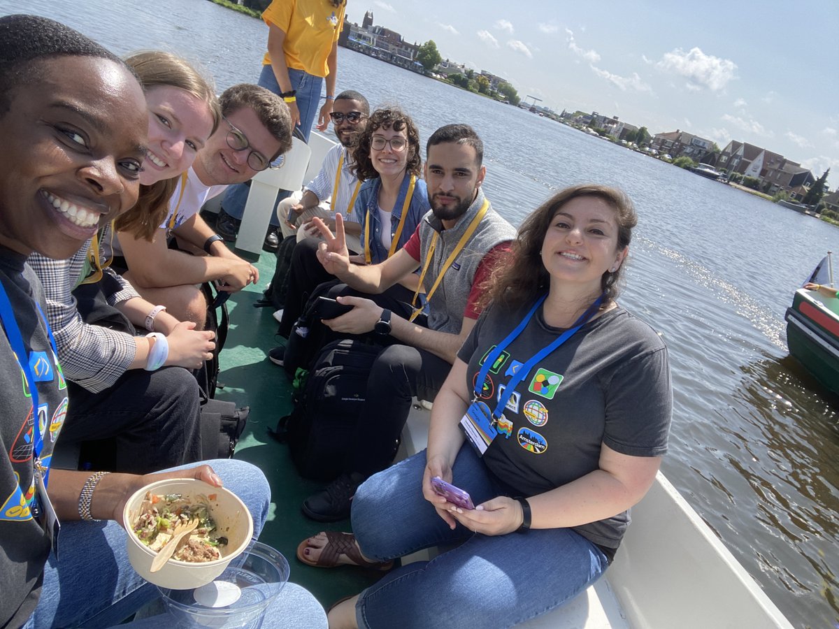 googledevs's tweet image. 👋 Welkom!

The #GoogleDeveloperStudentClubs community joined devs at the I/O Connect event in Amsterdam to have hands-on experiences, see live tech demos, get answers from Google experts, and meet other developers.

Grow your dev community → goo.gle/io23-community…