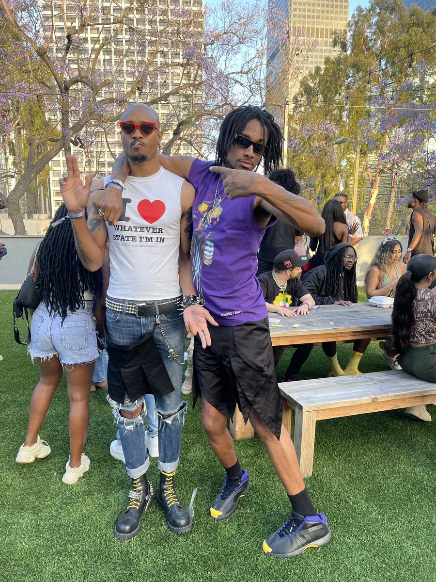 ****face tweet media