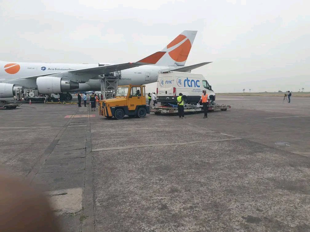 Kissingababy1's tweet photo. #RDCI🇨🇩Xes Jeux de la Francophonie, un important lot de matériels de production TV et de liaison broadcast y compris 2 cars de reportages réceptionnés pour la RTNC. https://t.co/o3ZauXmB9j