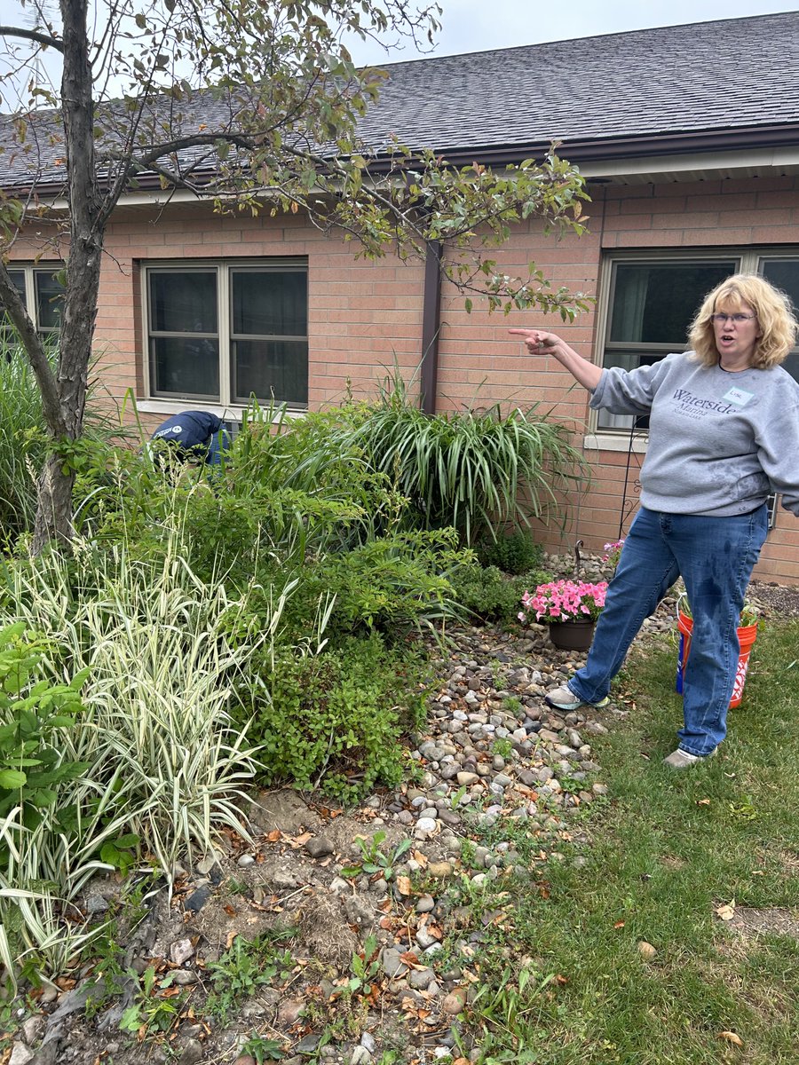 Today’s ⁦<a href="/UWGeauga/">United Way Geauga Co</a>⁩ Day of Action brought 60 Volunteers together over 15 organizations including ⁦<a href="/ESCoftheWR/">ESC of the Western Reserve</a>⁩ 2 support Geauga Metropolitan Housing Authority. We weeded, cleaned all garden beds, mulched and leveled out areas to make safer for residents! #volunteers
