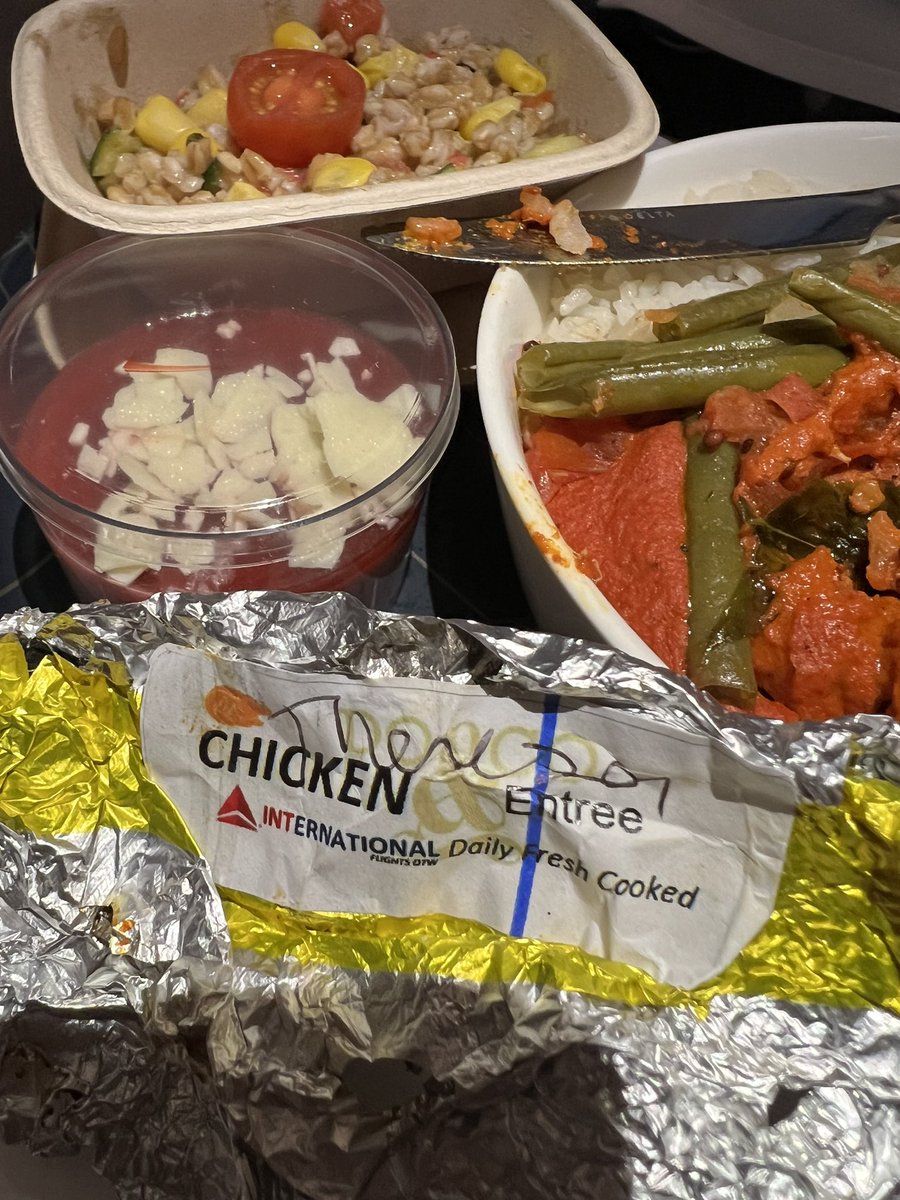 rstocking's tweet photo. Headed to Singapore and was told that I had ordered a vegetarian meal (I didn’t) and that because the flight is full, there are no other meal options for me. I shrugged my shoulders.  Later found out that a #delta flight attendant gave up her meal so I could get a normal meal. ❤️ https://t.co/Q1gw9AIUaj