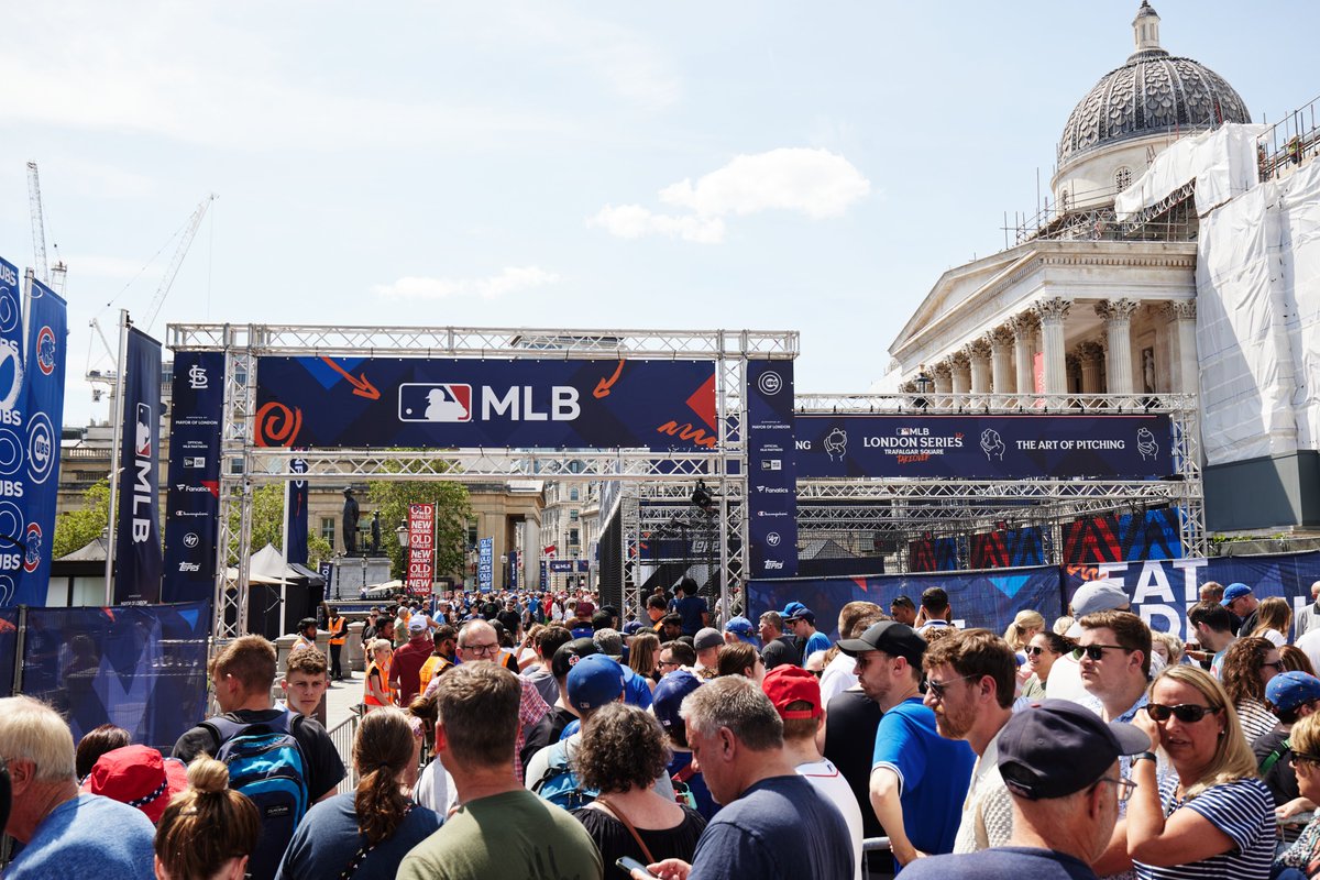 MLBEurope's tweet photo. Trafalgar Square is looking 💯

#LondonSeries x #HomeRunDerbyX https://t.co/la9OqlLNq1
