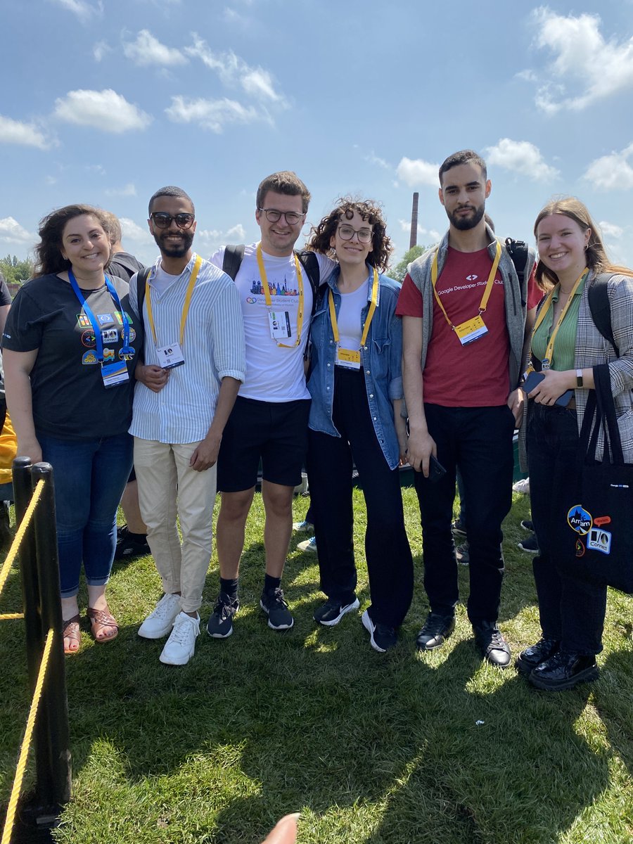 googledevs's tweet image. 👋 Welkom!

The #GoogleDeveloperStudentClubs community joined devs at the I/O Connect event in Amsterdam to have hands-on experiences, see live tech demos, get answers from Google experts, and meet other developers.

Grow your dev community → goo.gle/io23-community…