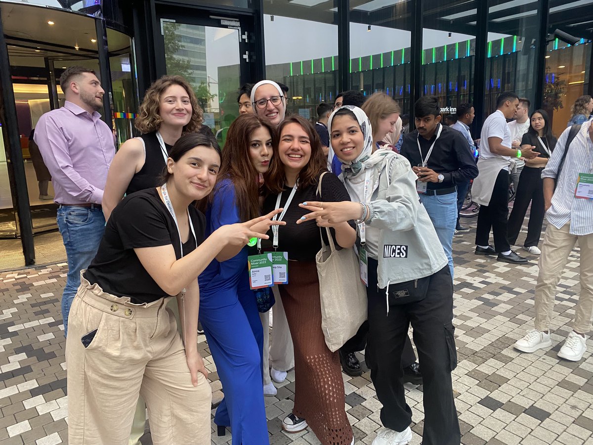 googledevs's tweet image. 👋 Welkom!

The #GoogleDeveloperStudentClubs community joined devs at the I/O Connect event in Amsterdam to have hands-on experiences, see live tech demos, get answers from Google experts, and meet other developers.

Grow your dev community → goo.gle/io23-community…