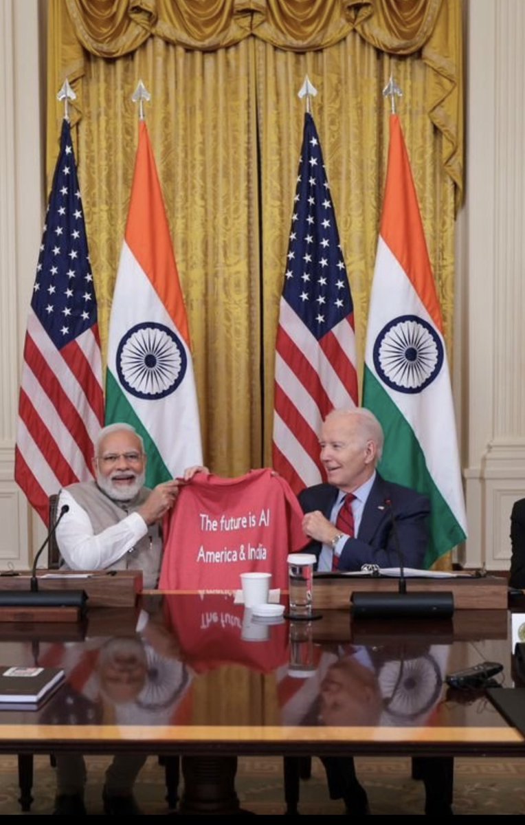 PawanKChandana's tweet image. What a cool T-shirt to gift PM Modi by the US President Joe Biden! 😎👌🏻🇮🇳🇺🇸

 @JoeBiden @narendramodi #FutureIsAI