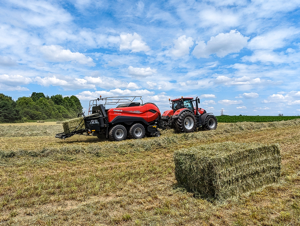 Yesterday was a Beautiful day to take the #CaseIH LB436 Baler and the @Case_IH Optum 300 out for a Demo.  

Contact the #EquipmentOntario Sales Team and schedule your #Hay23 Equipment Demo Today!!

#DemoDay #EquipmentOntarioDemo @caseiheventsON