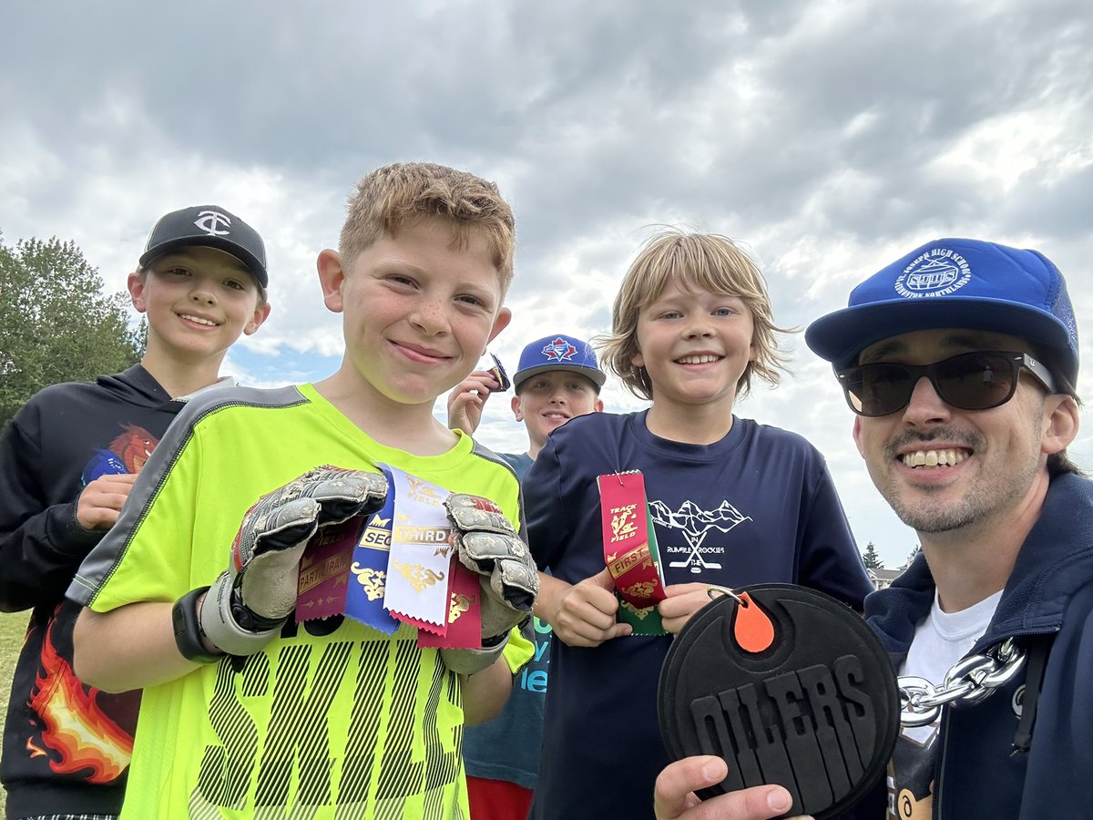 Dleinweber3's tweet photo. #ECSSDstrong

St. Joseph Catholic School students are showing off their stripes and cheering  as they compete in our schools Track n Field day https://t.co/wqjtFFthOz