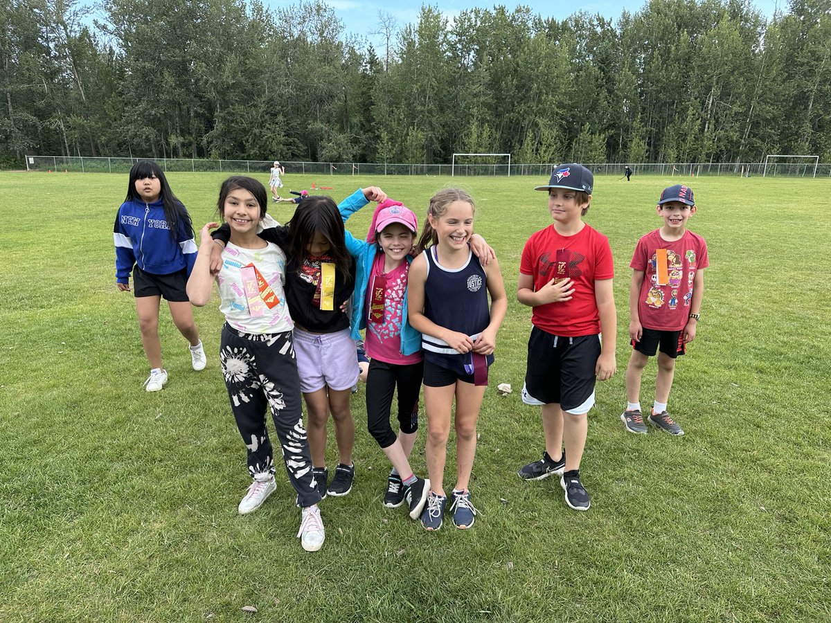 Dleinweber3's tweet photo. #ECSSDstrong

St. Joseph Catholic School students are showing off their stripes and cheering  as they compete in our schools Track n Field day https://t.co/wqjtFFthOz