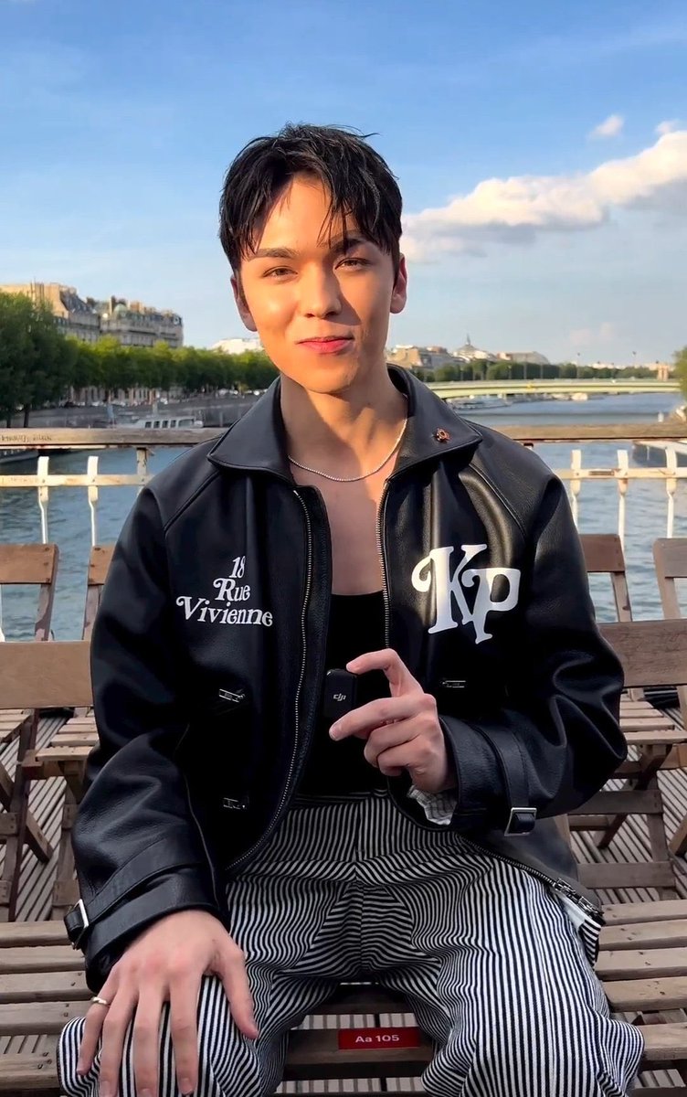 sounds_of_cheol's tweet photo. vernon's fit &amp; the eyebrow slit 🫠 

#VERNONxKENZOPFW @pledis_17 https://t.co/D8UHuyd2QG