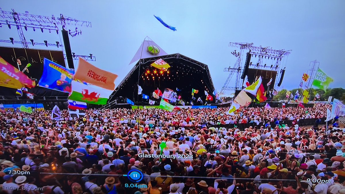 JamesWatson34's tweet photo. @ChrisMoyles I can see three! https://t.co/eI3oNjhwBb