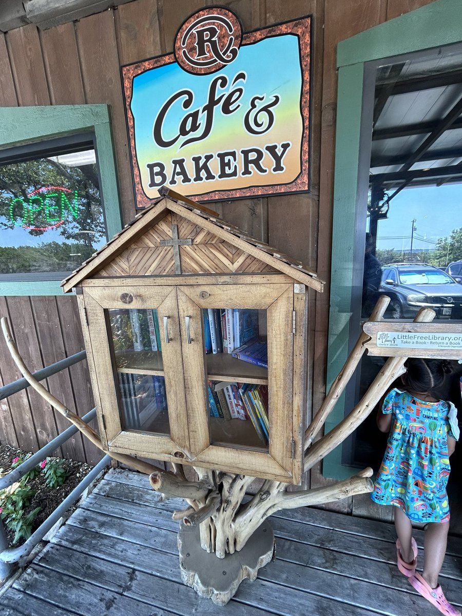 📚❤️📚We found this beautiful LFL at The Ridge cafe and Bakery in Kerrville. Reading on the road .  #rvlife #booklover @LtlFreeLibrary