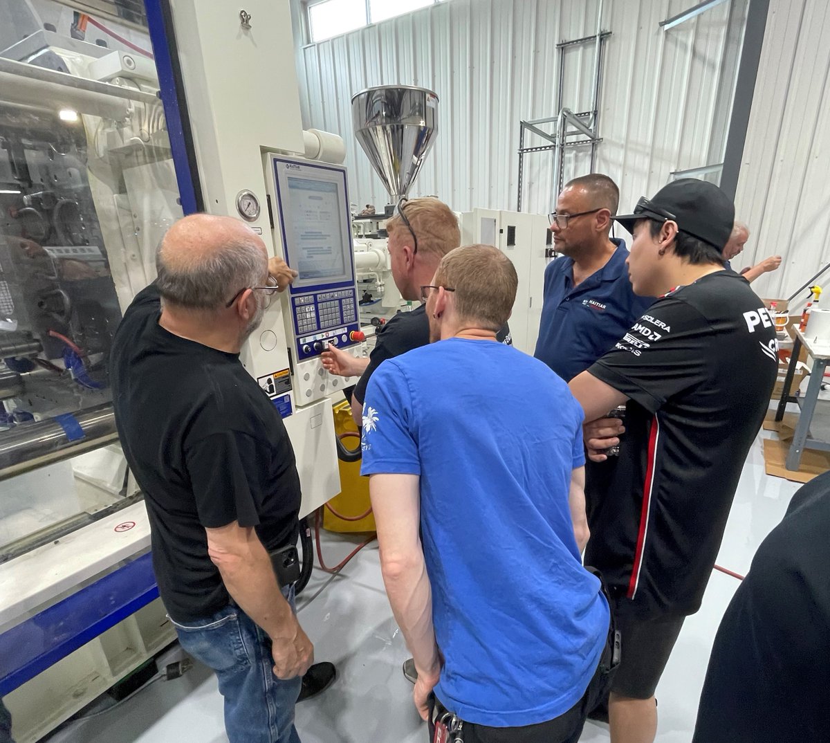 This week has been fun! Thank you to the Absolute Machinery team for sending in two specialists, and giving Stelray Mold Set-up Techs a lesson on how to operate our new 620 Ton Haitian Injection Molding Press. 
#MoldingInnovation #PrecisionEngineering #ManufacturingUpgrades