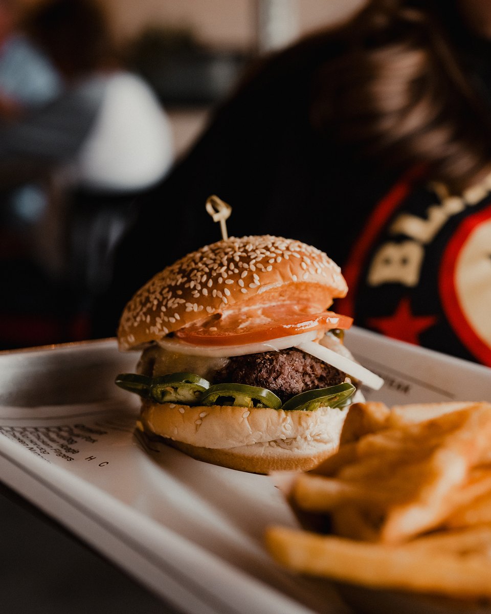 blacksmithgrill's tweet photo. Make your day spicier by adding a Fiesta Burger! Enjoy a 6 oz signature patty with jack cheese, fresh jalapeño, tomato, onion, and spicy mayo!

Plus, it’s happy hour from 4pm-8pm! Let’s get the weekend started!

Order online: https://t.co/u00fYKitLG https://t.co/oPwSUsD9CK
