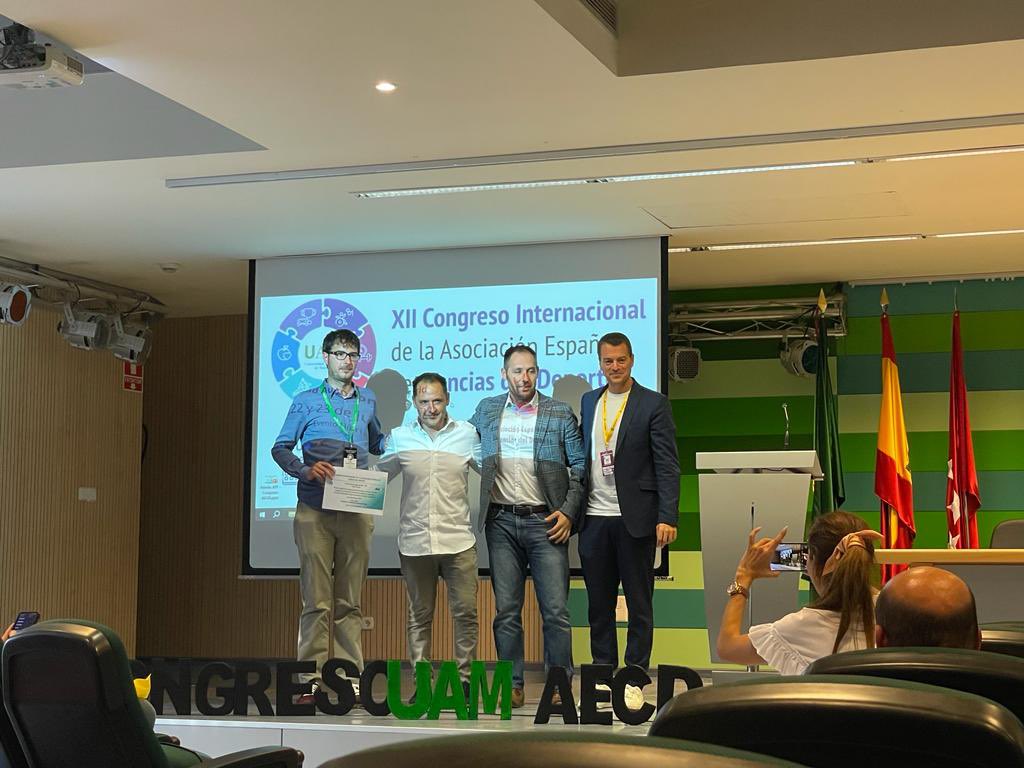 aecdeporte's tweet photo. Clausuramos el XII Congreso Internacional de la AECD con la entrega de los premios de investigación y un reconocimiento público a Fernando Sánchez Bañuelos por su trayectoria en el mundo de las ciencias del deporte.

¡Gracias a todos por asistir, ha sido un placer! https://t.co/GP8nBdV66A