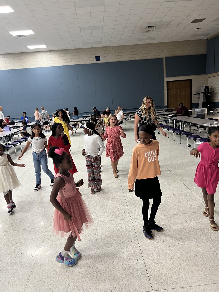 bgcbrazoria's tweet photo. Our Family Engagement event for June was our Father’s Day Dance. This was an opportunity for members and their families to enjoy some snacks, dance, and create lasting memories! We are so glad that everyone had such a great time! #bgcbrazoria #weloveBGC #greatfuturesstarthere https://t.co/gE8HDQFGT7
