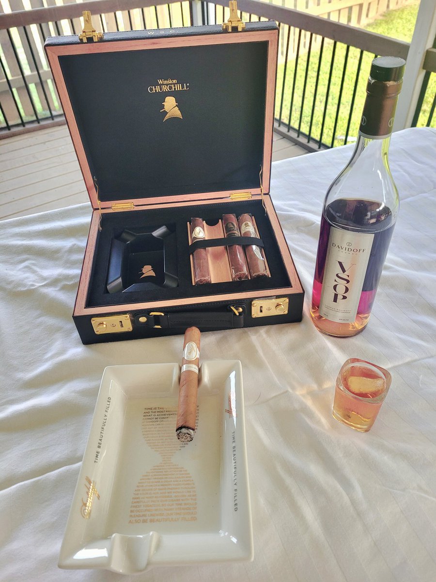 #cigarlife.  #FathersDay #FathersDay2023 #Davidoff 
My Father's Day set-up... Everything Davidoff.