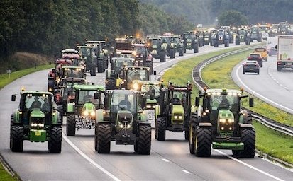 Er staat iets te gebeuren! Volgende week trekken de boeren MASSAAL naar Den Haag, ze willen dat het kabinet Rutte 4 VALT! 

Doe een ❤️ & RT als je de boeren steunt in hun OPSTAND!