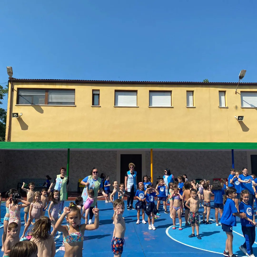 pauleslimpias's tweet photo. _¡NOS DESPEDIMOS DEL CURSO CON ALEGRÍA_ !
Los alumnos de infantil hemos aprovechado el 🌞 el último día de clase para celebrar una gran fiesta del agua y nos lo hemos pasado en grande. ¡ *FELIZ VERANO* ! Nos vemos en septiembre. https://t.co/S5exHXwzmM