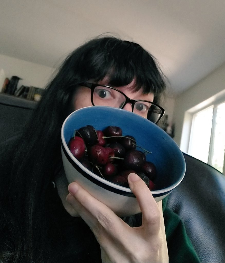 MazyBean's tweet photo. The best part of summer.... All the cherries! 🍒 ❤️ https://t.co/51WrnikqXb