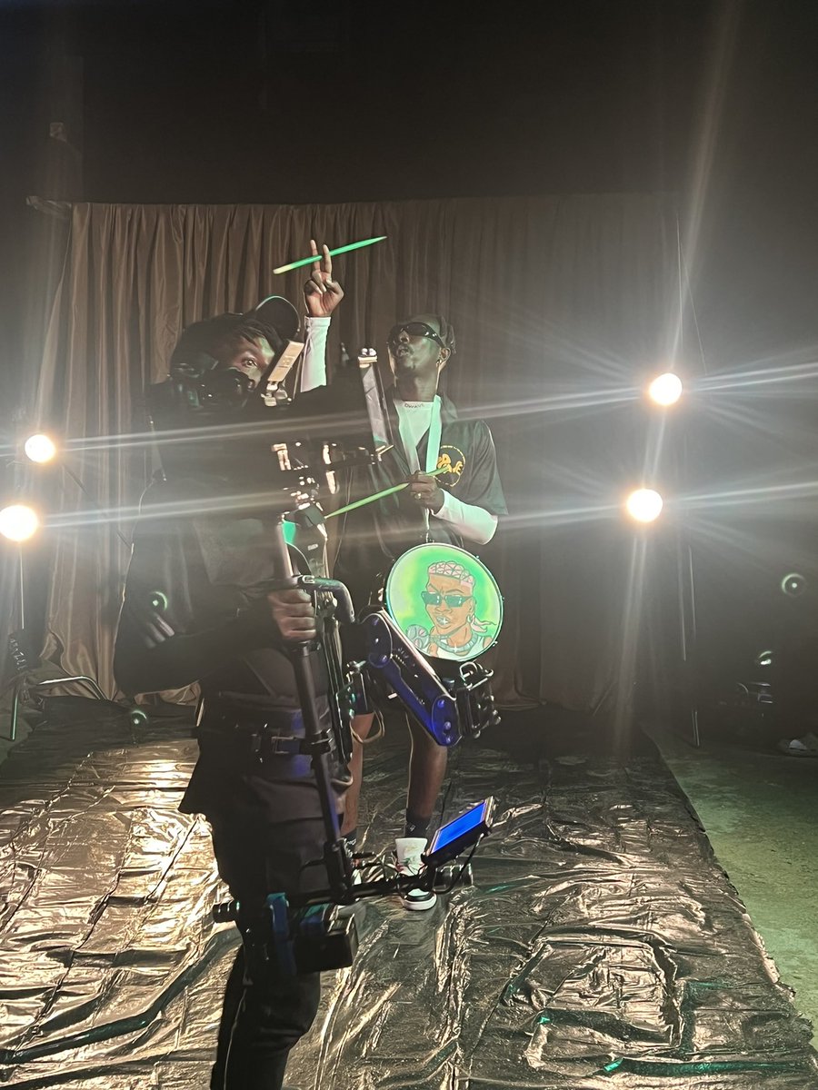 Olayinkadwave's tweet image. IF YOU CHOO$E NOT TO MOVE,
YOU SHALLLLL BE LEFT BEHIND. #OSAPALONDON