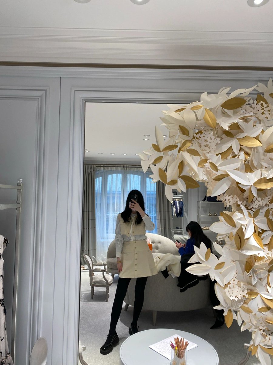 90_frog's tweet image. Did you let me come and see how sweet you and your boyfriend are?🙄🙄