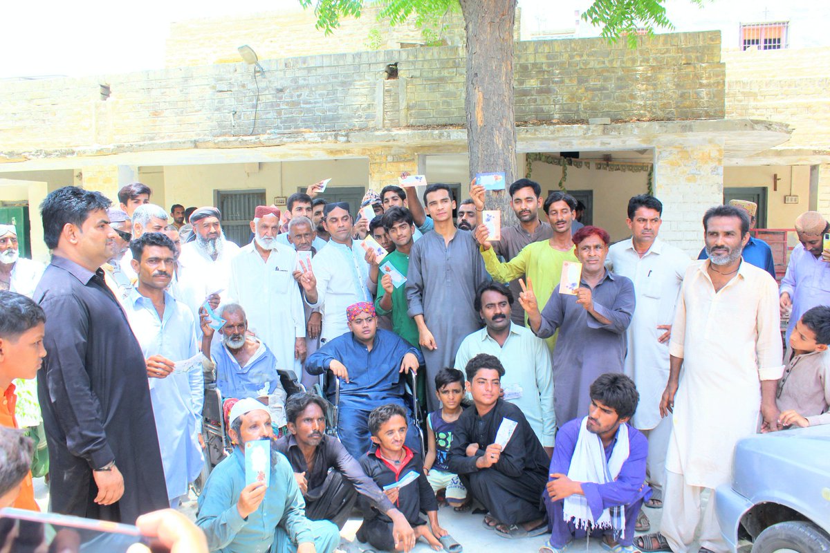 Naveed_mahar's tweet photo. Today I had arranged a gathering in honour of special persons at town Commitee office.i am trying my best to make this office accessible for public particularly deprived class.firstly we discussed ther problems in friendly gupshup then we had lunch together.happiness on the faces was immeasureable.i try my best to address issues of underprivileged in my constituency.insha Allah I m sure I will play a vital role under the leadership of my Chairman @BBhuttoZardari @MediaCellPPP #chakbilawalka