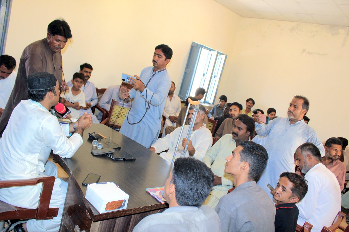 Naveed_mahar's tweet photo. Today I had arranged a gathering in honour of special persons at town Commitee office.i am trying my best to make this office accessible for public particularly deprived class.firstly we discussed ther problems in friendly gupshup then we had lunch together.happiness on the faces was immeasureable.i try my best to address issues of underprivileged in my constituency.insha Allah I m sure I will play a vital role under the leadership of my Chairman @BBhuttoZardari @MediaCellPPP #chakbilawalka