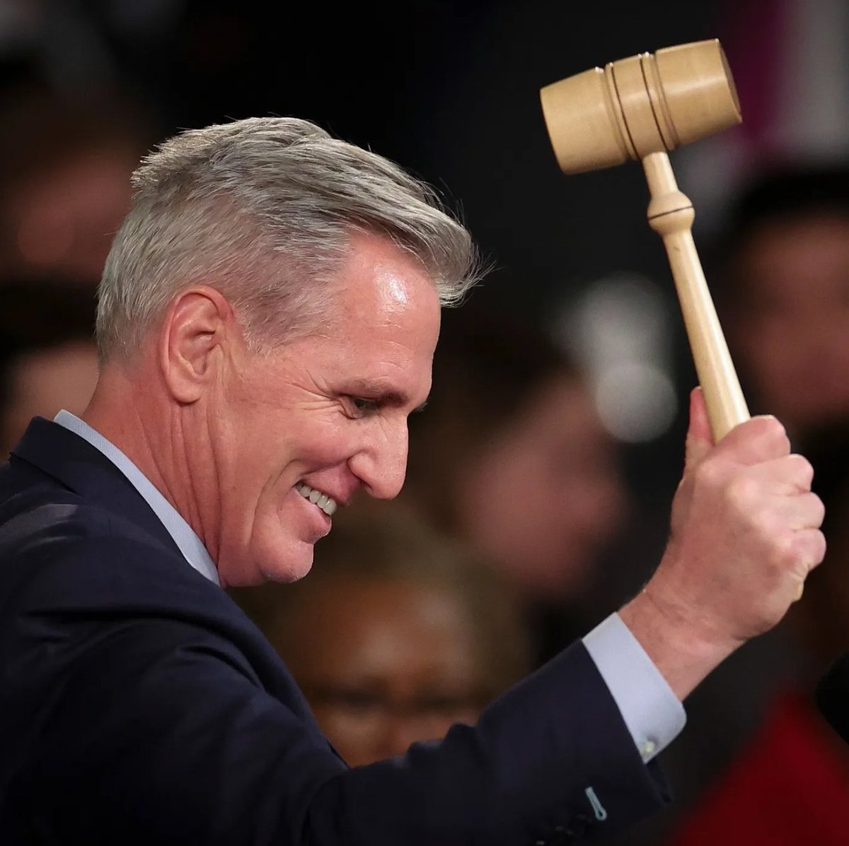 HANKonX's tweet photo. 🗣 𝗕𝗥𝗘𝗔𝗞𝗜𝗡𝗚: House Speaker Kevin McCarthy has just announced his support for advancing two resolutions aimed at expunging President Trump's impeachments, including the one related to January 6th. 

Let's not forget, any GOP votes against these expungements will be seen as votes supporting his impeachment. 

The last time GOP reps took such a stance, it didn't bode well for 9 out of 10 of them. 

Could this be a historic week with Schiff's censure and a potential vindication for President Trump on the horizon?