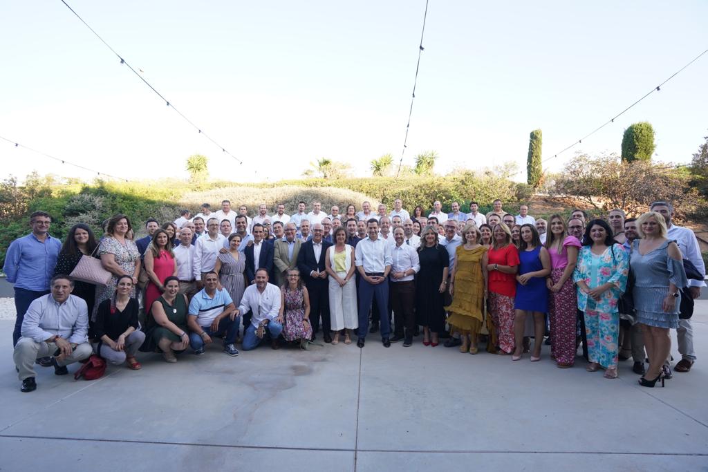 ¡Nos queda un mes para las elecciones generales! Reunión de trabajo con alcaldes y candidatos del <a href="/ppandaluz/">PP de Andalucía</a> para las municipales en la provincia de Jaén. El Cambio continúa.

Desde el Sur nos vamos a volcar para que <a href="/NunezFeijoo/">Alberto Núñez Feijóo</a> gane el #23J y gobierne para todos los españoles.