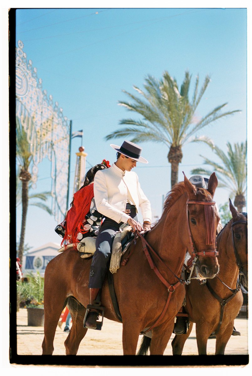 JBorja's tweet photo. Algunas fotos que saqué en la Feria de Jerez con Portra 400
#film #portra400 #analog #feriajerez https://t.co/7S4lyQ4yH7