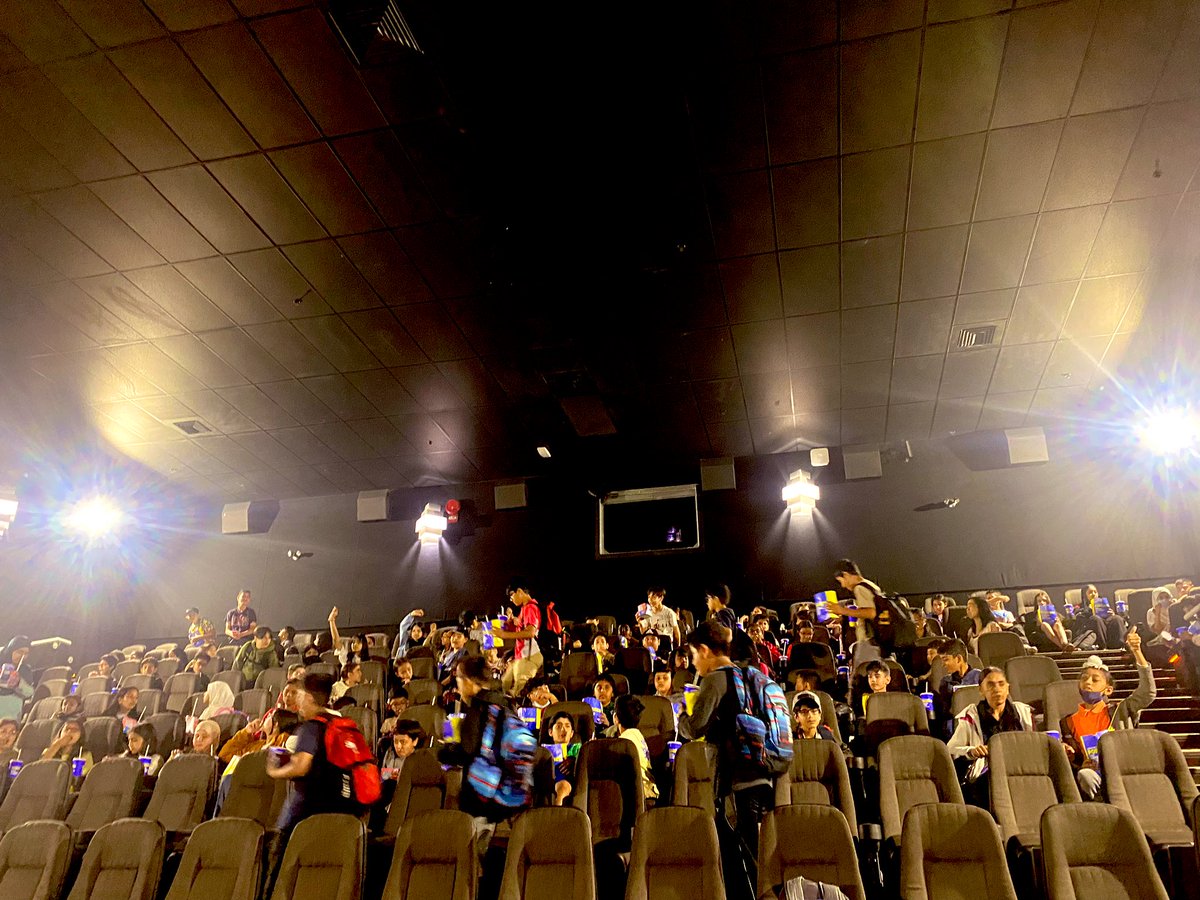 A day at the movies! All FIVE Gr. 5 classes @TDSB_Grenoble celebrated a year end trip by going to the movies! We took them to see Elemental. What a heartwarming story about a new immigrant family finding their new place & navigating challenges & stereotypes. Follow your dreams!