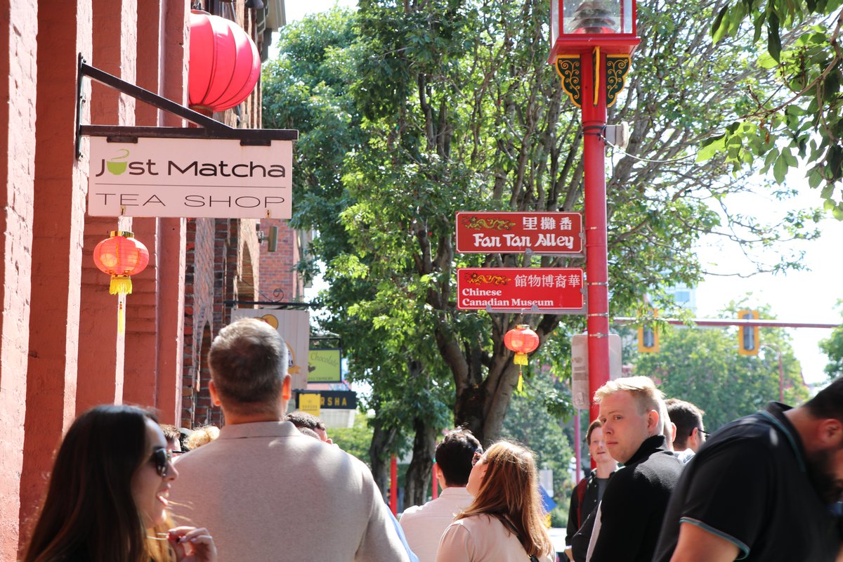 UVicSummerProg's tweet photo. 🌍 The Summer Graduate Business Studies program went on an amazing cultural journey this week! Their adventure passed through Chinatown, Parliament Buildings and the Indigenous Artist Market to celebrate National Indigenous Peoples Day!🔆#SummerGraduateBusinessStudies #UVIC https://t.co/CCMfQq2CZY